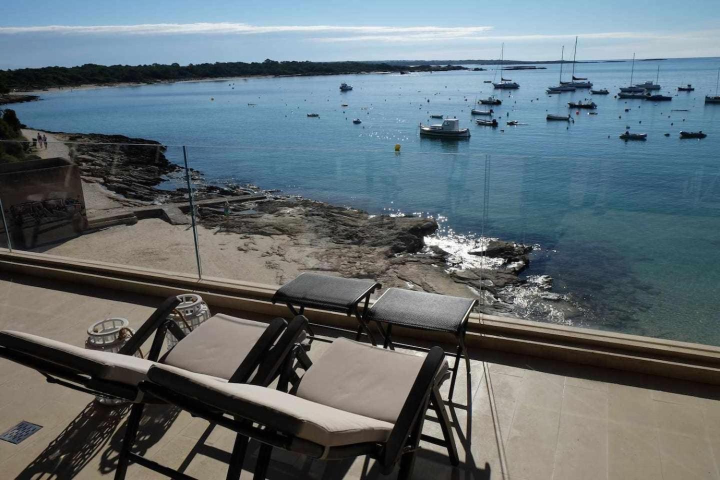 Lägenhet Beachfront Es Turo *