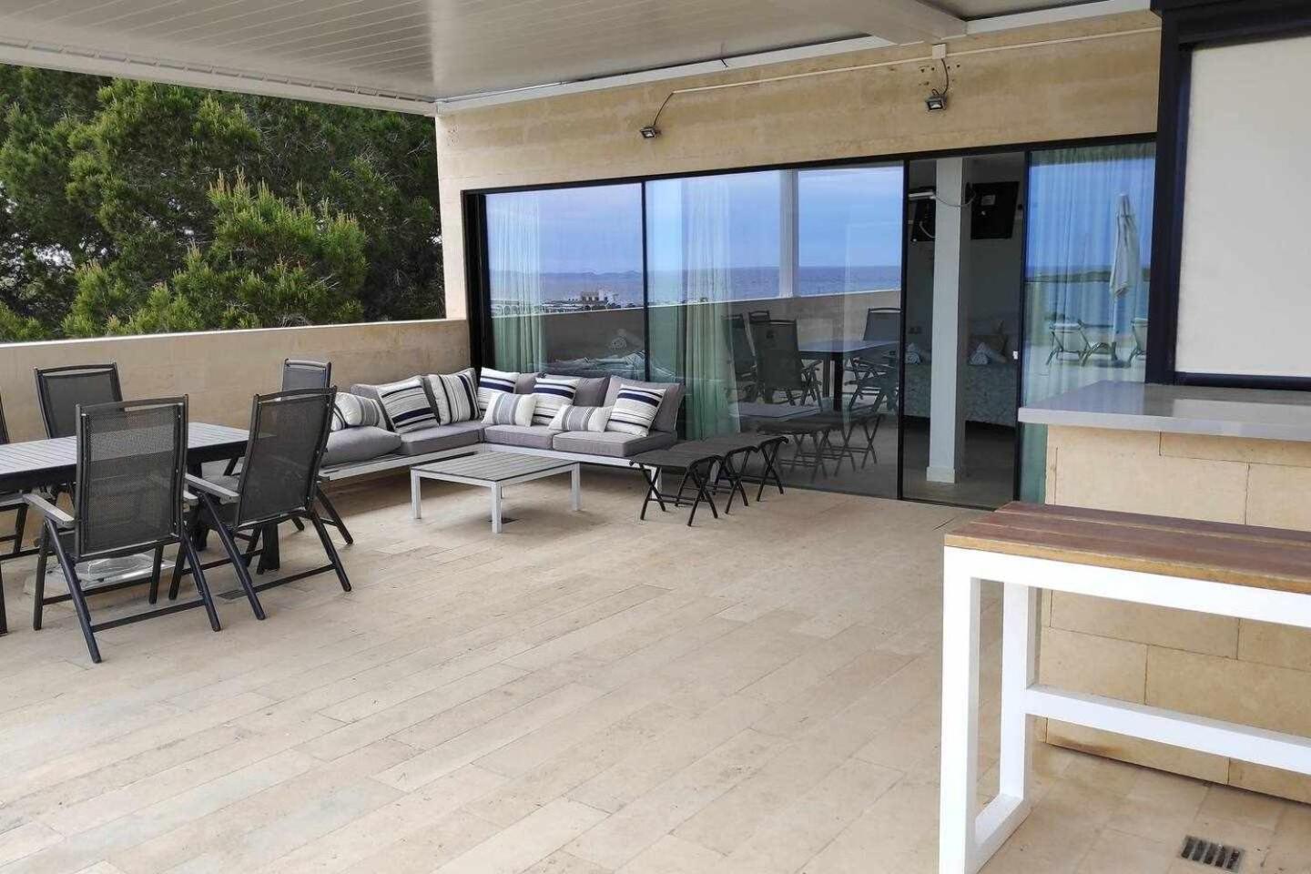 Lägenhet Beachfront Es Turo